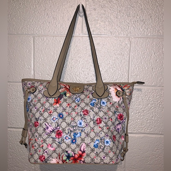 Purse - Picture 1 of 3